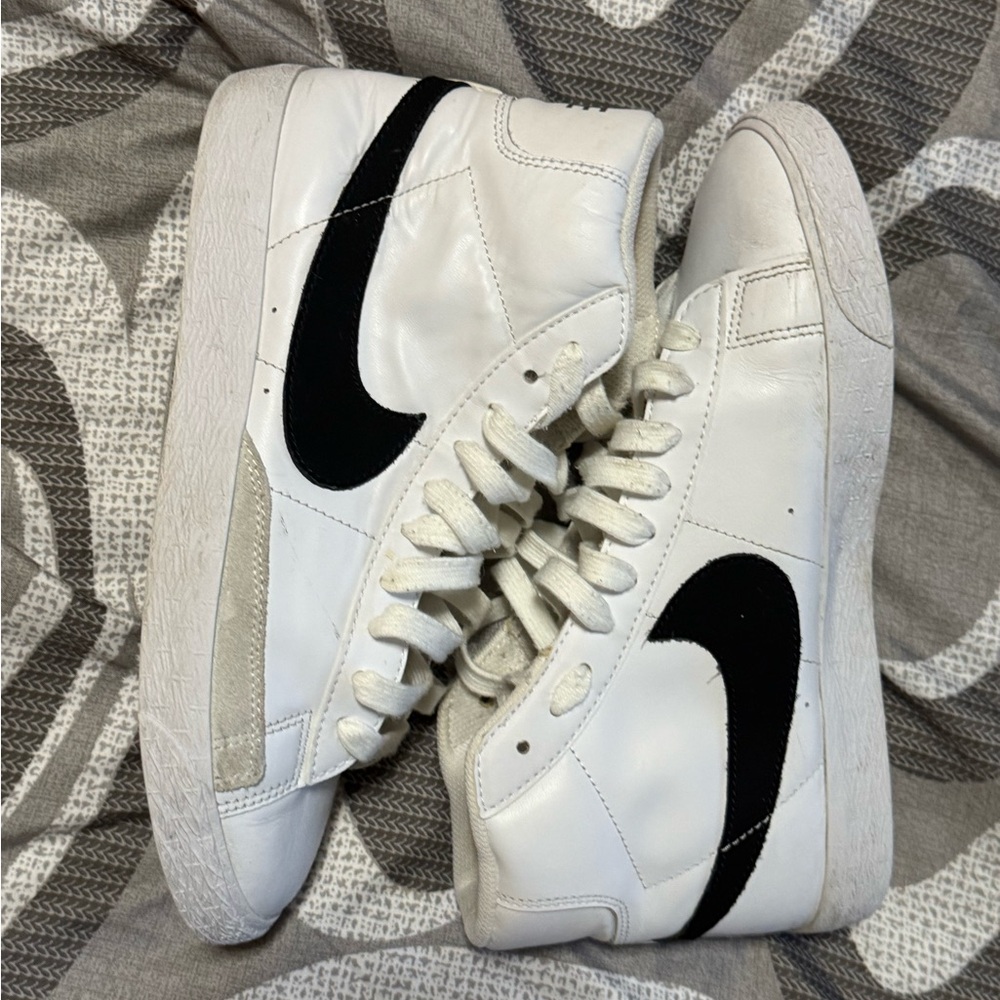 Nike White and Black Women's Sneakers